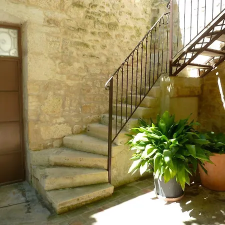 Hébergement de vacances Gîtes La Tarente Montfrin
