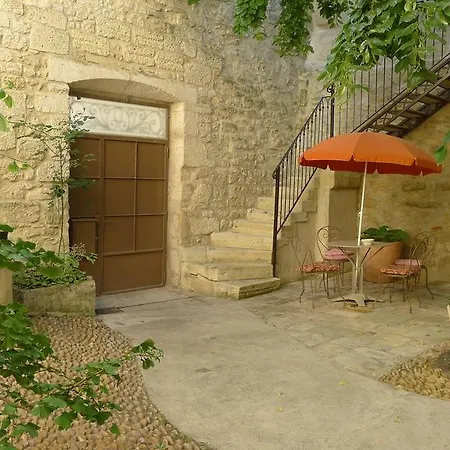 Gîtes La Tarente Hébergement de vacances Montfrin